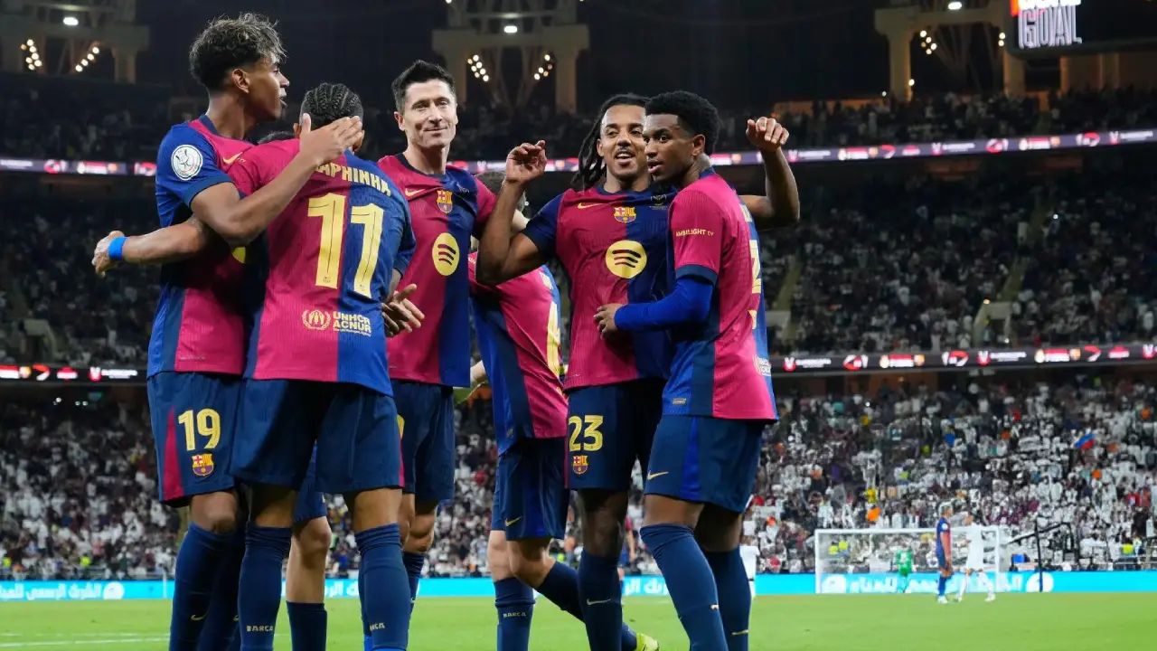 রিয়াল মাদ্রিদকে ৫ গোল দিয়ে সুপার কাপ জিতল বার্সেলোনা